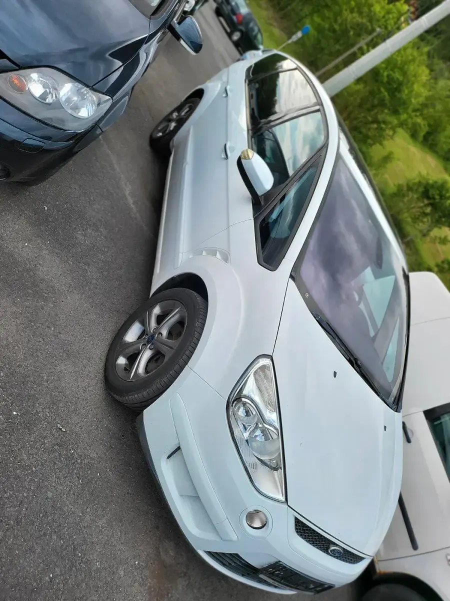 Gebraucht Ford S-MAX S 116 PS (85 kW) 2009 Weiß Van / Kleinbus