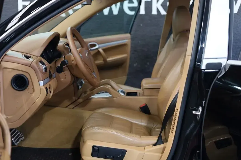 Second-hand Porsche Cayenne 250 CP (183 kW) 2003 Negru SUV