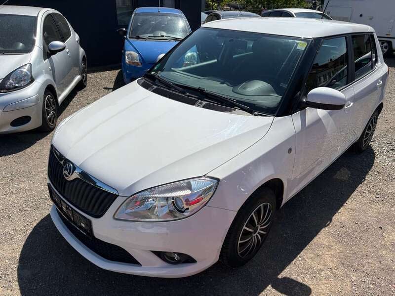 Weiß Gebraucht 2014 Skoda Fabia Limousine | 7.900 € (Fairer Preis) - Bild 1/4