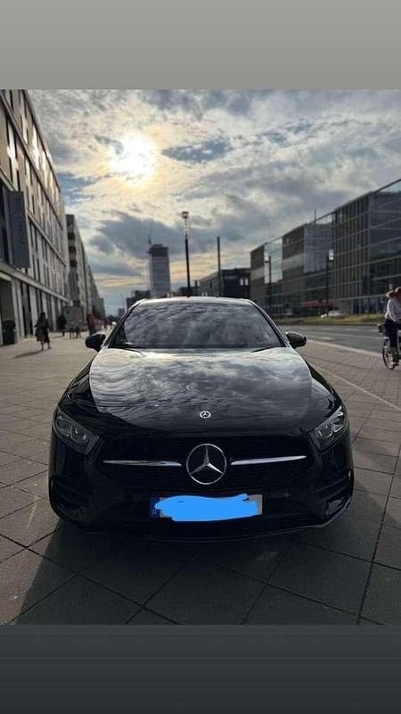 Schwarz Gebraucht 2021 Mercedes A250 AMG line Limousine | 27.399 € (Fairer Preis) - Bild 1/4