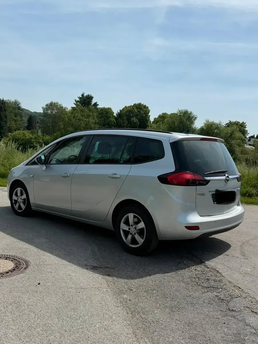 Gebraucht Opel Zafira 131 PS (96 kW) 2013 Silber Van / Kleinbus