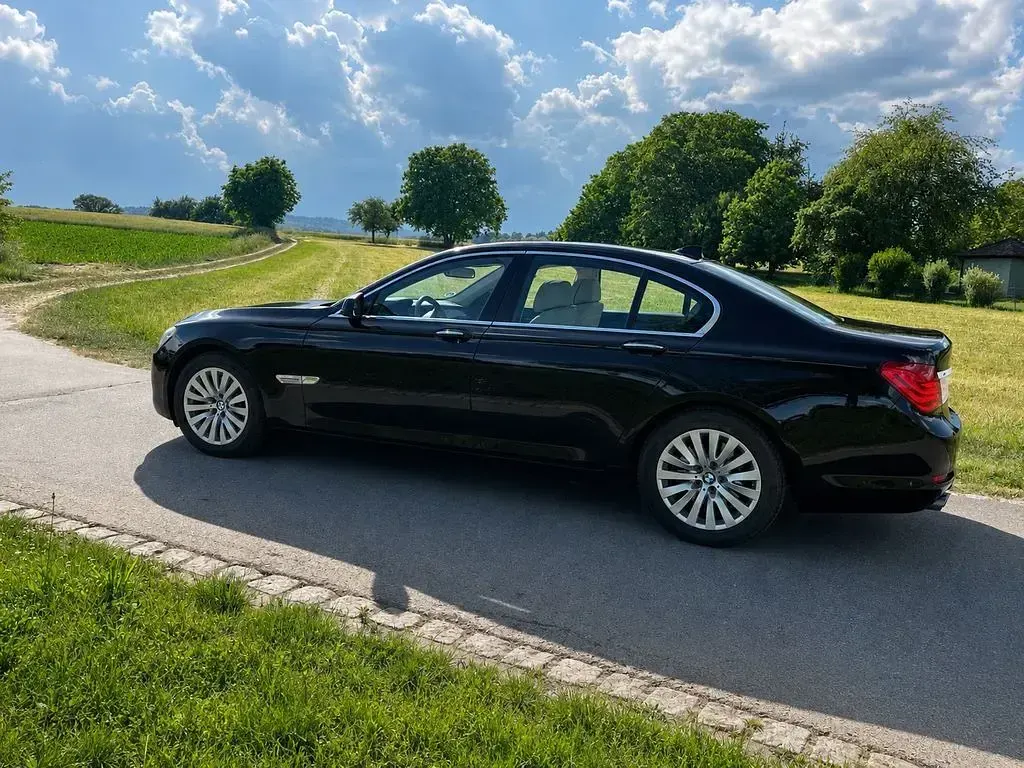 Gebraucht BMW 730 Sport Line 245 PS (180 kW) 2010 Schwarz Limousine