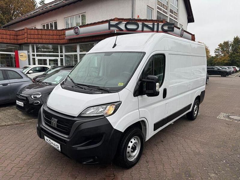 Weiss Gebraucht 2023 Fiat Ducato Van | 29.777 € (Fairer Preis) - Bild 1/4