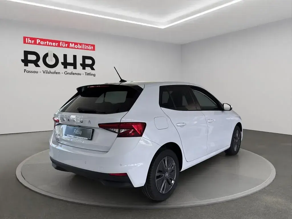 Neu Skoda Fabia 116 PS (85 kW) 2026 Moonweiss perleffekt Kleinwagen