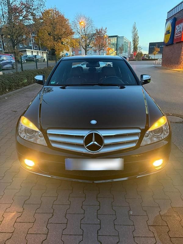 Schwarz Gebraucht 2008 Mercedes C180 Avantgarde Limousine | 9.000 € - Bild 1/4