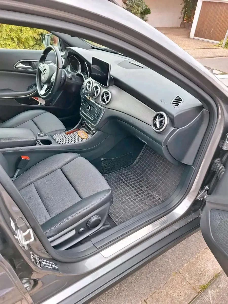 Gebraucht Mercedes GLA250 211 PS (155 kW) 2016 Andere farben SUV