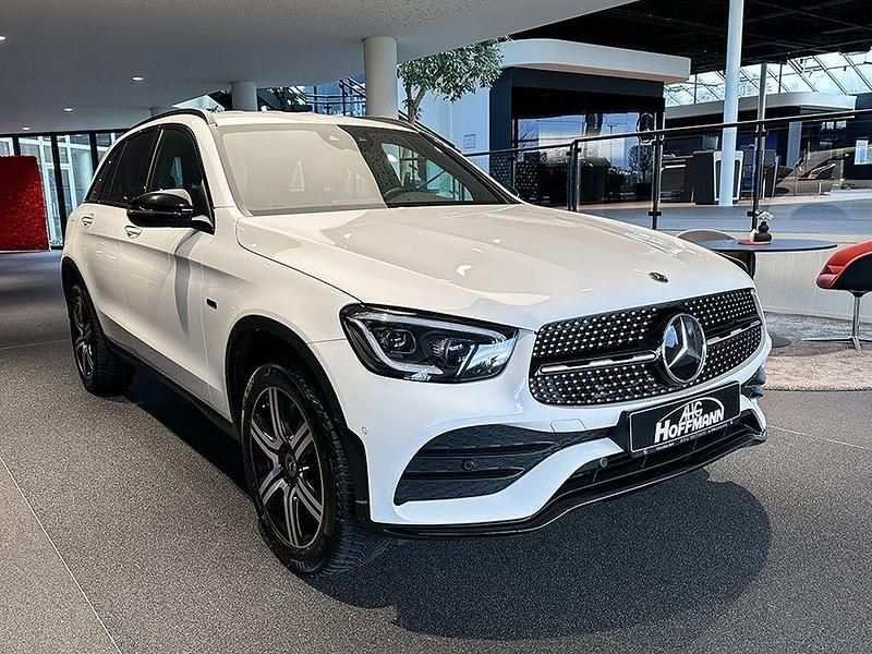 Gebraucht Mercedes GLC300e Night 320 PS (235 kW) 2020 Weiß SUV