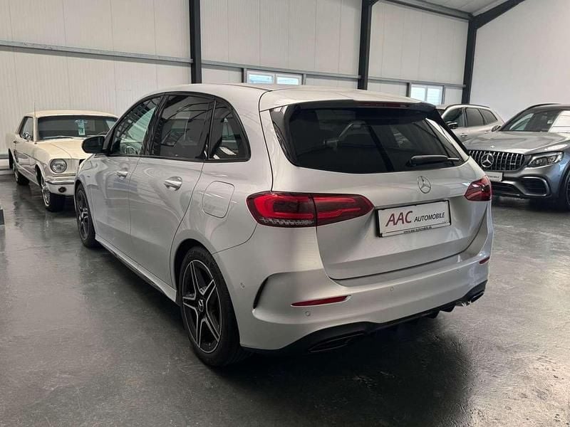 Gebraucht Mercedes B200 AMG line 163 PS (119 kW) 2022 Iridiumsilber Van / Kleinbus