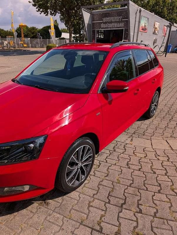 Rot Gebraucht 2017 Skoda Fabia Ambition Kleinwagen | 9.800 € (Fairer Preis) - Bild 1/4