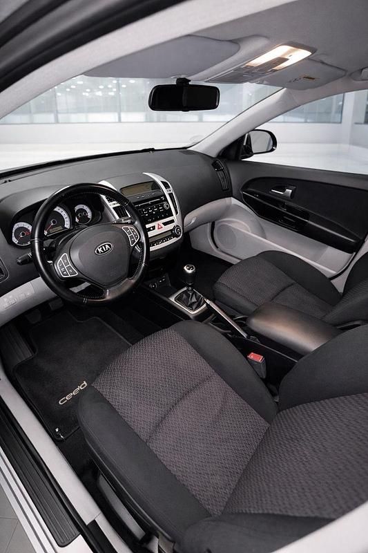 Gebraucht Kia Ceed EX 122 PS (89 kW) 2008 Silber Kleinwagen