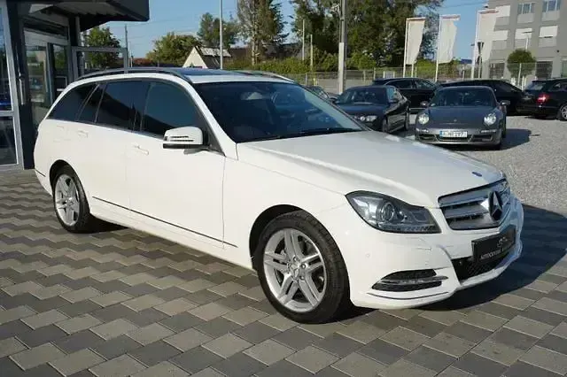 Gebraucht Mercedes C180 156 PS (114 kW) 2013 Weiß Limousine