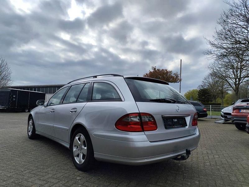 Gebraucht Mercedes E200 184 PS (135 kW) 2008 Silber Limousine
