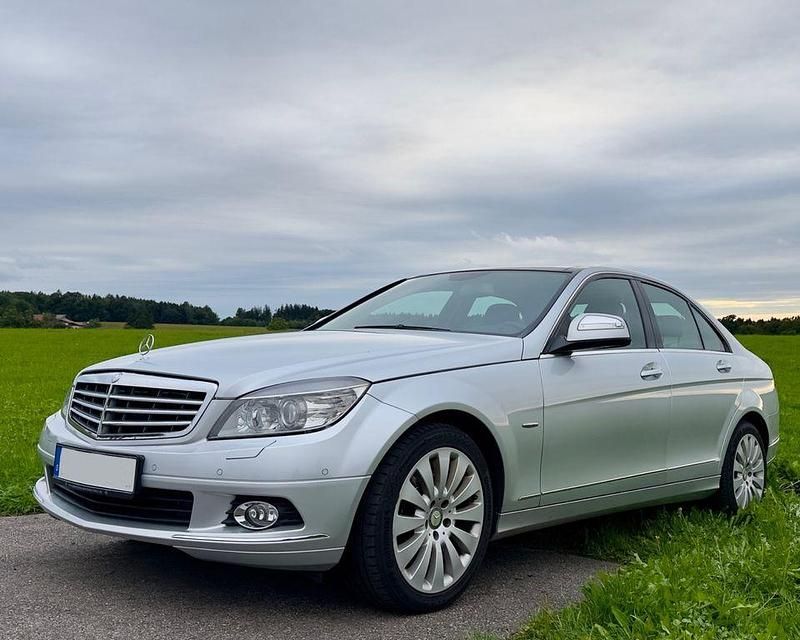 Silber Gebraucht 2008 Mercedes C350 Elegance Limousine | 7.450 € (Fairer Preis) - Bild 1/4