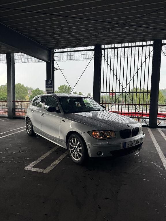 Grau Gebraucht 2006 BMW 116 Kleinwagen | 2.700 € (Fairer Preis) - Bild 1/4