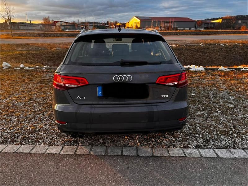 Gebraucht Audi A3 150 PS (110 kW) 2018 Grau Limousine