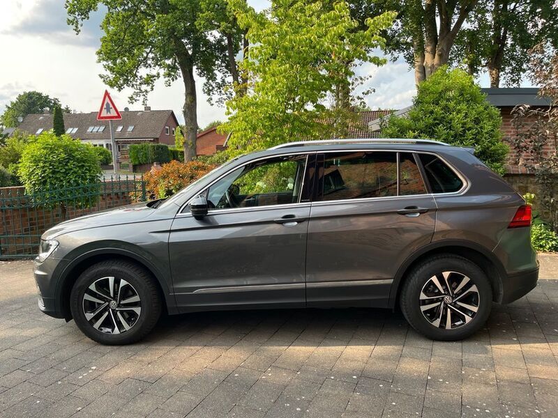 Grau Gebraucht 2019 VW Tiguan IQ Drive SUV | 24.900 € (Guter Preis) - Bild 1/4