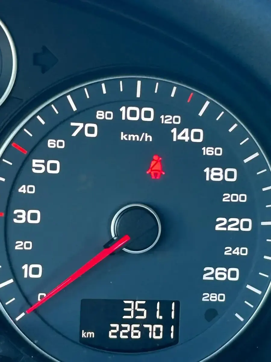 Second-hand Audi Cabriolet 140 CP (102 kW) 2011 Roșu Cabrio