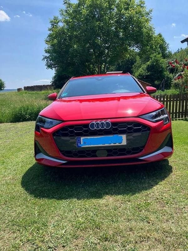 Gebraucht Audi A3 Advanced 116 PS (85 kW) 2024 Rot Kombi