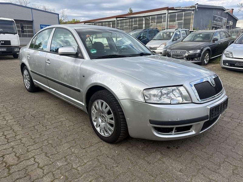 Second-hand Skoda Superb 150 CP (110 kW) 2005 Argintiu Berlinǎ