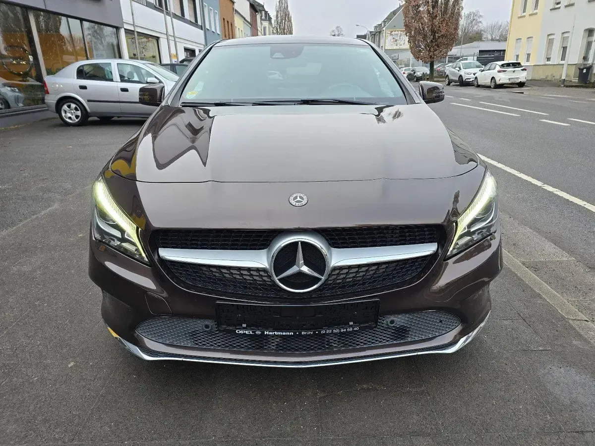 Gebraucht Mercedes CLA200 Shooting Brake 156 PS (114 kW) 2017 Braun Kombi