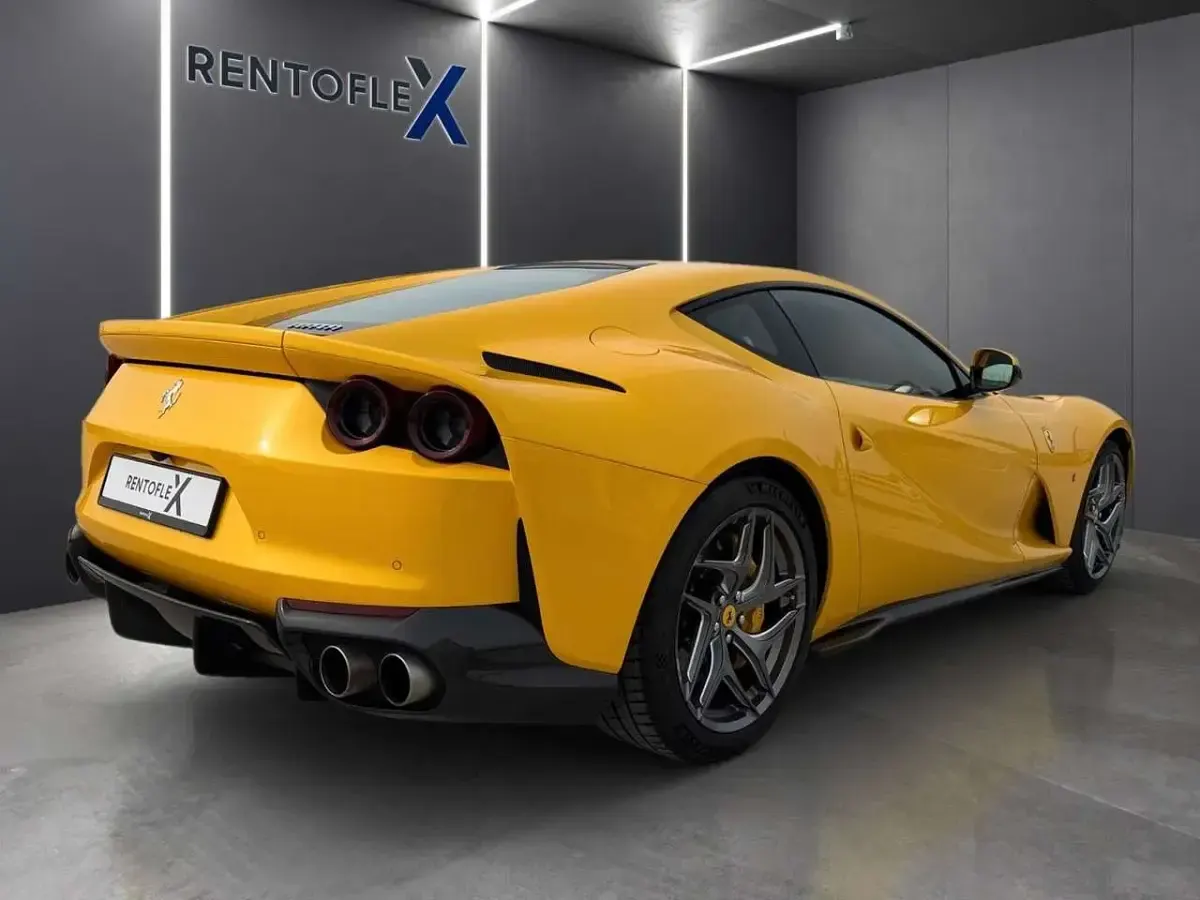Second-hand Ferrari 812 799 CP (587 kW) 2018 Galben Coupe