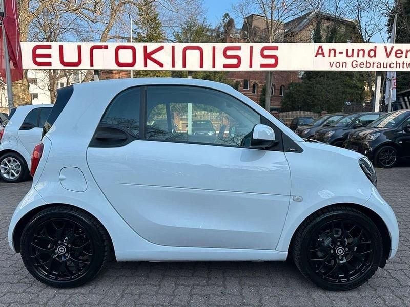 Weiss Gebraucht 2019 Smart ForTwo Coupé Prime Kleinwagen | 23.500 € - Bild 1/4