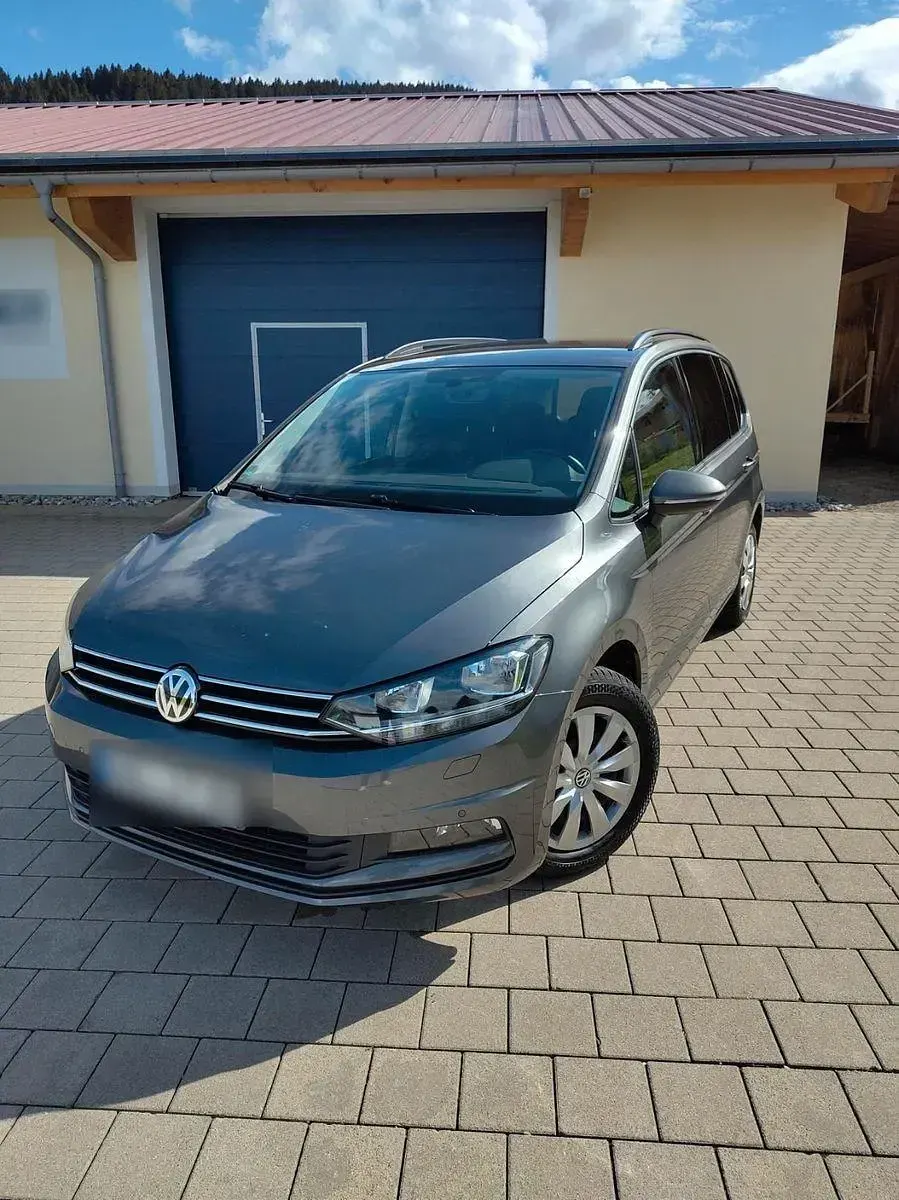 Gebraucht VW Touran Comfortline 150 PS (110 kW) 2020 Grau Van / Kleinbus