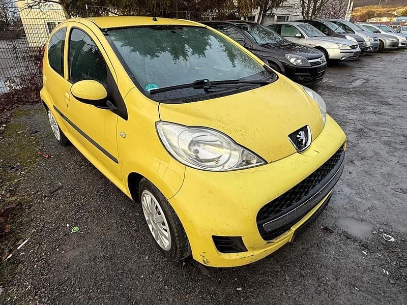 Gebraucht Peugeot 107 68 PS (50 kW) 2010 Gelb Kleinwagen