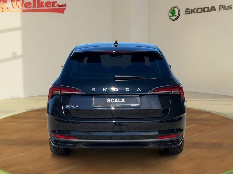 Neu Skoda Scala Tour 116 PS (85 kW) 2025 Schwarzmagic perleffekt Kleinwagen