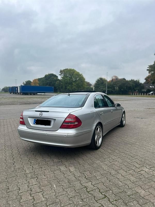 Gebraucht Mercedes E500 Avantgarde 306 PS (225 kW) 2002 Silber Limousine