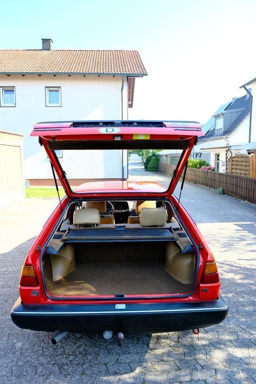 Używany VW Passat 90 KM (66 kW) 1985 Czerwony Hatchback