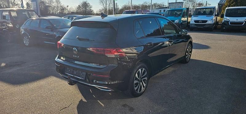 Gebraucht VW Golf VIII Active 116 PS (85 kW) 2023 Schwarz Limousine