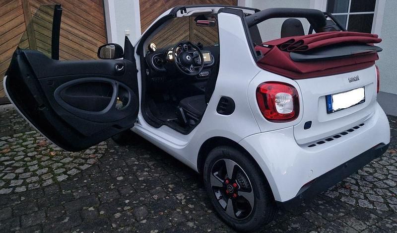 Weiß Gebraucht 2020 Smart ForTwo Electric Drive Cabrio | 11.490 € (Fairer Preis) - Bild 1/4