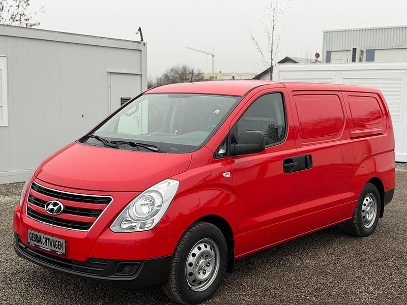 Gebraucht Hyundai H-1 170 PS (125 kW) 2015 Rot Van / Kleinbus