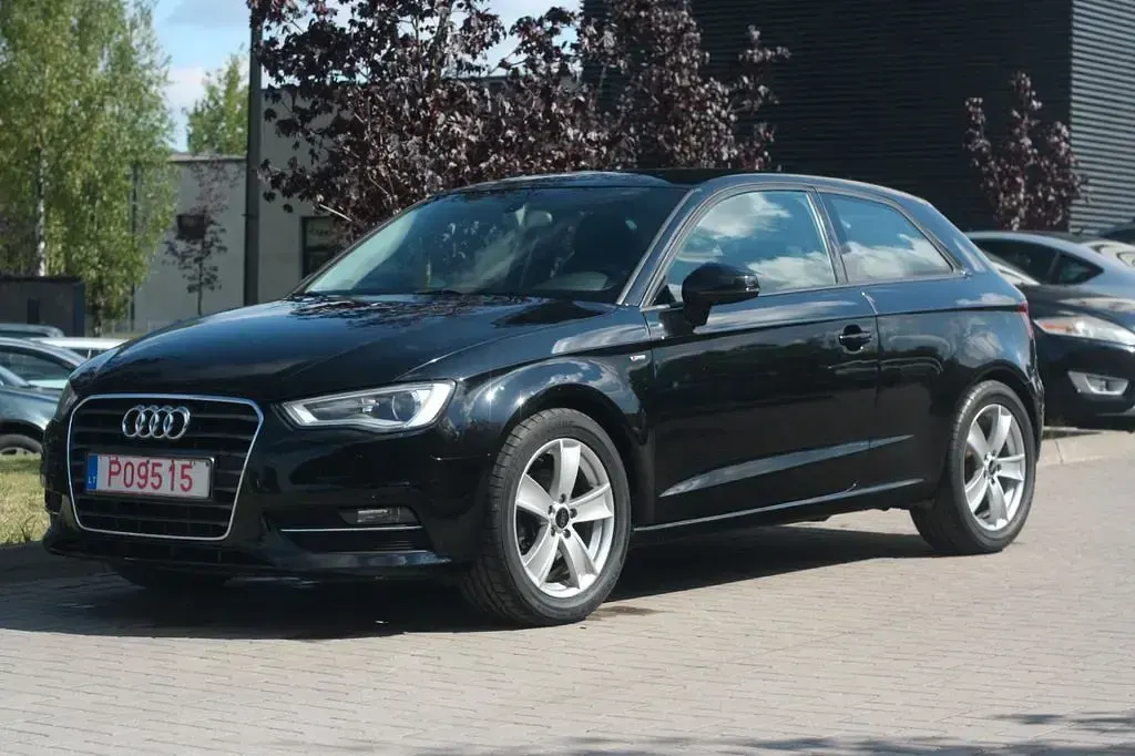 Używany Audi A3 Ambiente 110 KM (80 kW) 2014 Czarny Sedan/Limuzyna