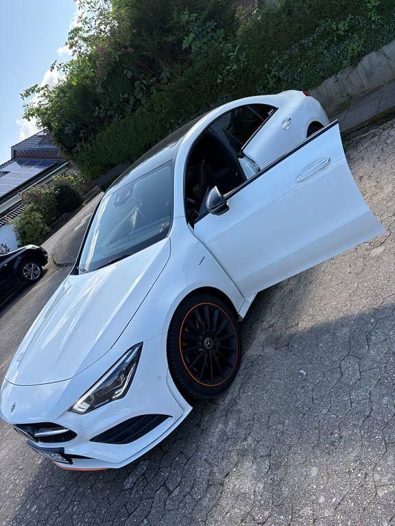 Weiß Gebraucht 2019 Mercedes CLA250 AMG line Limousine | 27.000 € (Guter Preis) - Bild 1/4