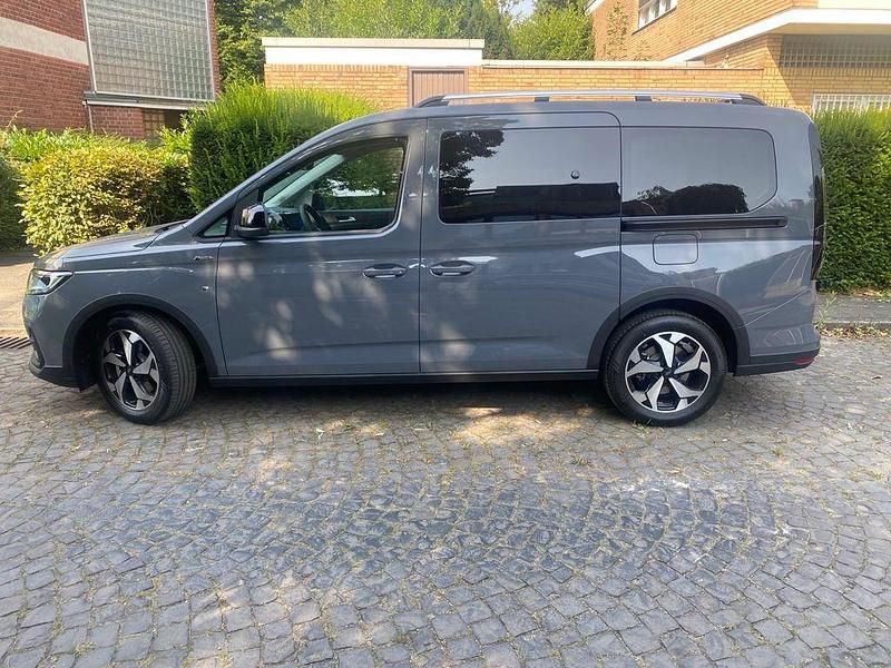 Grau Neu 2025 Ford Tourneo Active Van / Kleinbus | 37.400 € (Superpreis) - Bild 1/4