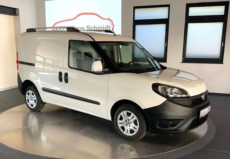 Colore esterno (weiß) Gebraucht 2022 Fiat Doblò Van / Kleinbus | 19.990 € (Fairer Preis) - Bild 1/4