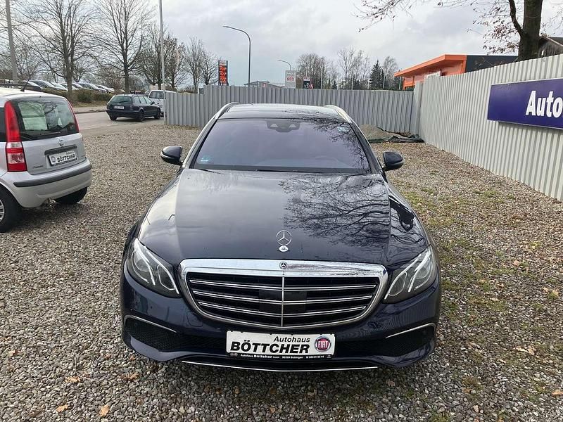 Cavansitblau metalliclack Gebraucht 2017 Mercedes E350 Kombi | 20.490 € (Guter Preis) - Bild 1/4