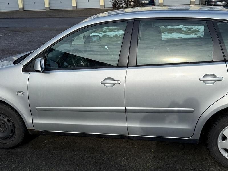 Gebraucht VW Polo 75 PS (55 kW) 2004 Silber Kleinwagen
