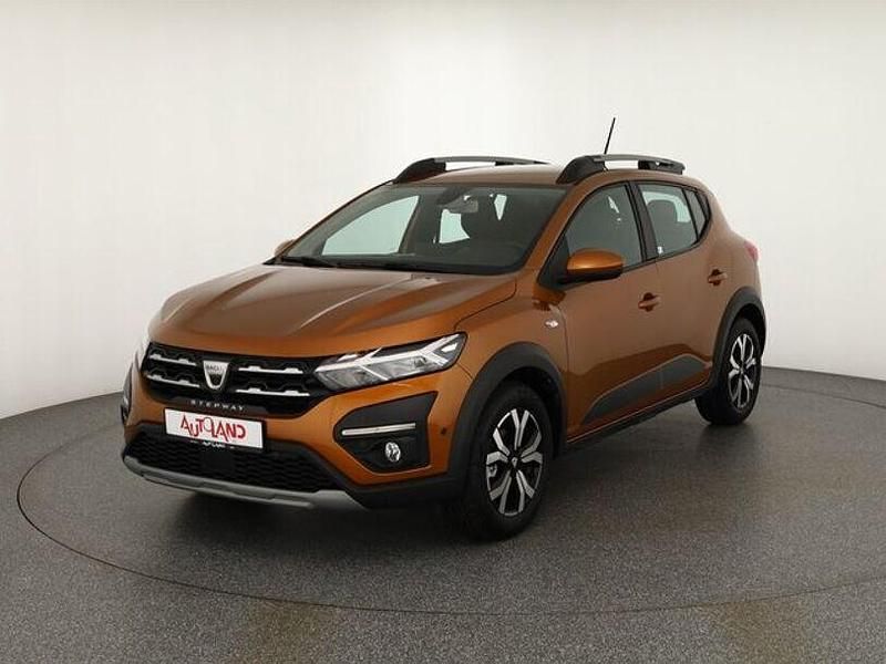 Atacamaorange (metallic) Gebraucht 2021 Dacia Sandero Stepway Kleinwagen | 16.990 € (Teuer) - Bild 1/4