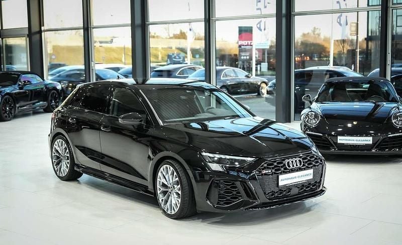 Gebraucht Audi RS3 Sport 400 PS (294 kW) 2023 Mythosschwarz metallic Limousine