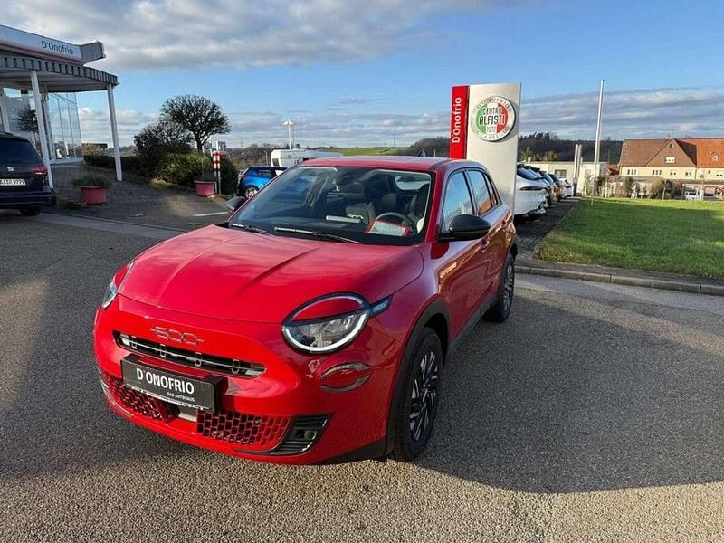 Rot Gebraucht 2024 Fiat 600 SUV | 28.780 € (Teuer) - Bild 1/4