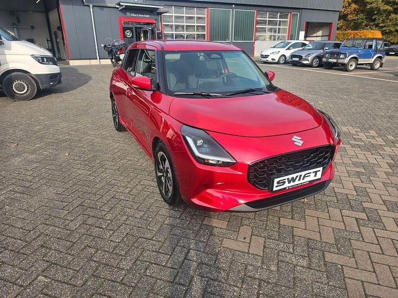 Neu Suzuki Swift Comfort+ 83 PS (61 kW) 2025 Rot Kleinwagen