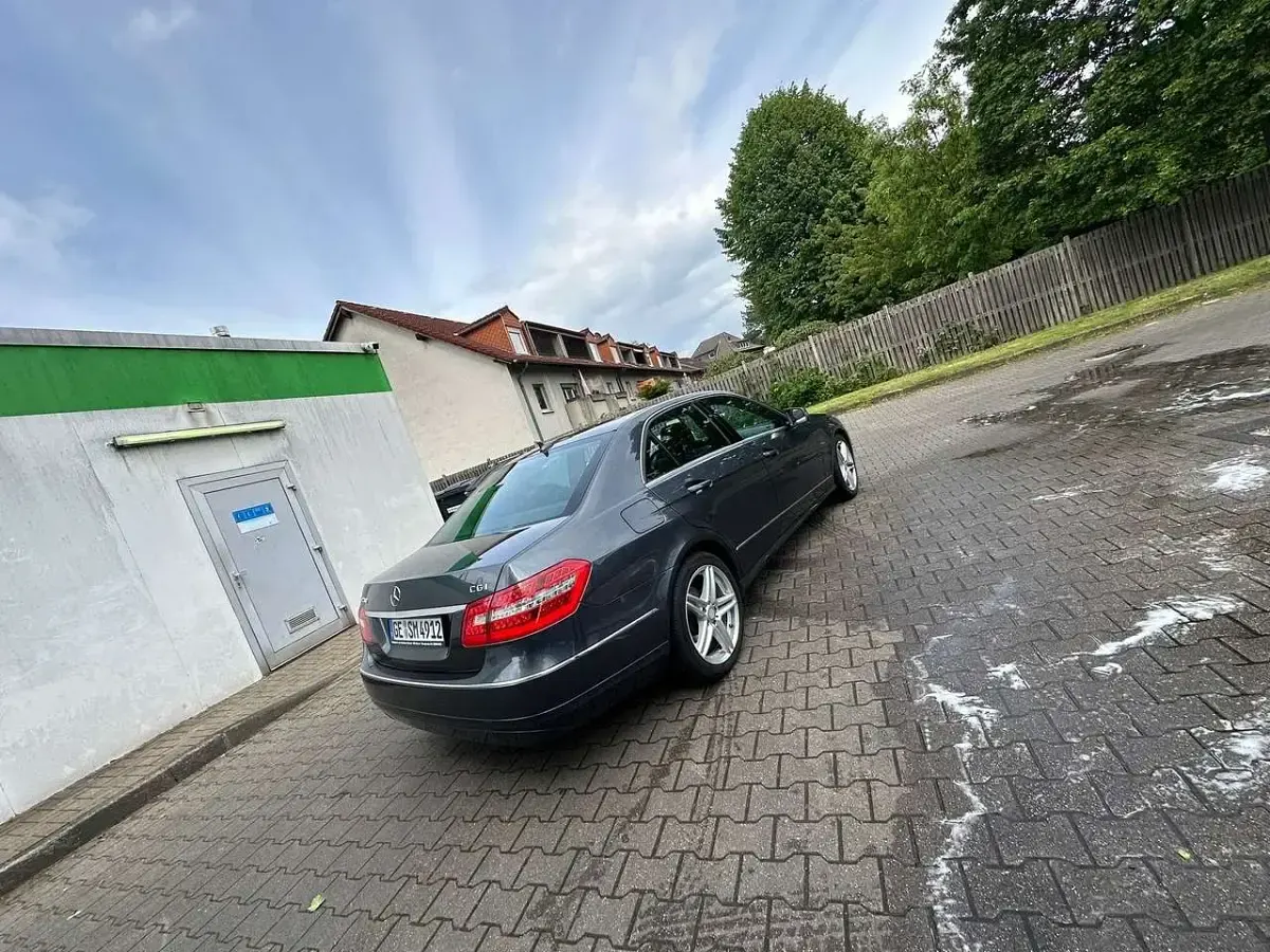 Gebraucht Mercedes E200 Elegance 184 PS (135 kW) 2010 Kombi