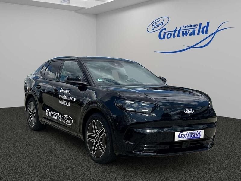 Obsidianschwarz metallic Gebraucht 2024 Ford Capri Premium SUV | 39.975 € (Superpreis) - Bild 1/4