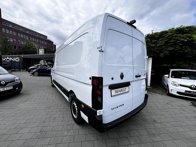 Second-hand Renault Master 131 CP (96 kW) 2025 Alb Van