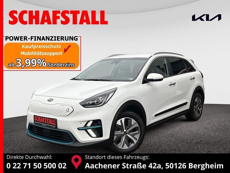 Weiss ((ud) schneeweiß) Gebraucht 2021 Kia e-Niro Spirit SUV | 17.479 € (Fairer Preis) - Bild 1/3