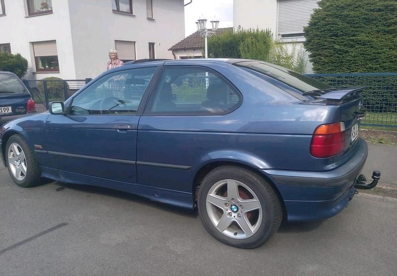 Blau Gebraucht 1996 BMW 316 Compact Kleinwagen | 1.300 € - Bild 1/4