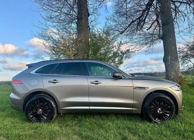 Grau Gebraucht 2018 Jaguar F-Pace Prestige SUV | 26.900 € (Superpreis) - Bild 1/4